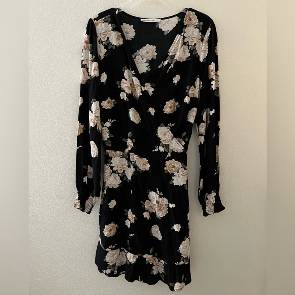 Abercrombie & Fitch Black Floral L/S Wrap Dress Elastic Wrists Ruffle Bottom L
